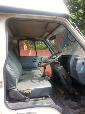 รถ 4 ล้อประกอบป้ายเล็ก