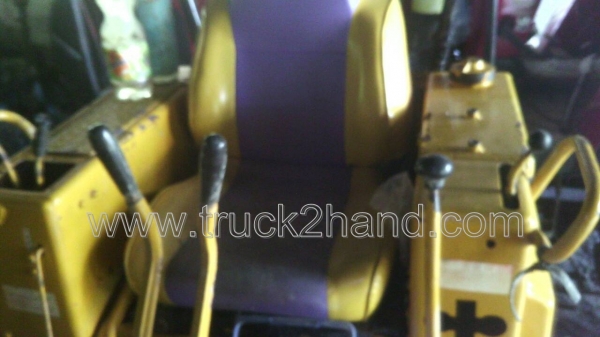 รถแทรคเตอร์ ตีนตะขาบ ยี่ห้อ KOMATSU D2 รุ่น 5 มี2คัน รถแทรคเตอร์ ตีนตะขาบ ยี่ห้อ KOMATSU D2 รุ่น 5 มี2คัน