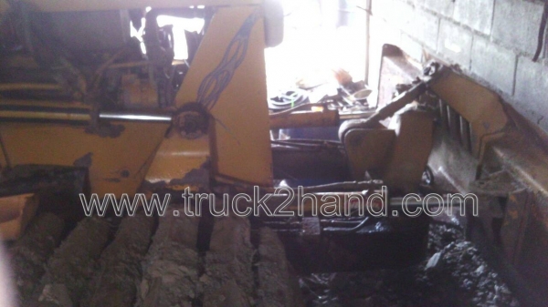 รถแทรคเตอร์ ตีนตะขาบ ยี่ห้อ KOMATSU D2 รุ่น 5 มี2คัน รถแทรคเตอร์ ตีนตะขาบ ยี่ห้อ KOMATSU D2 รุ่น 5 มี2คัน