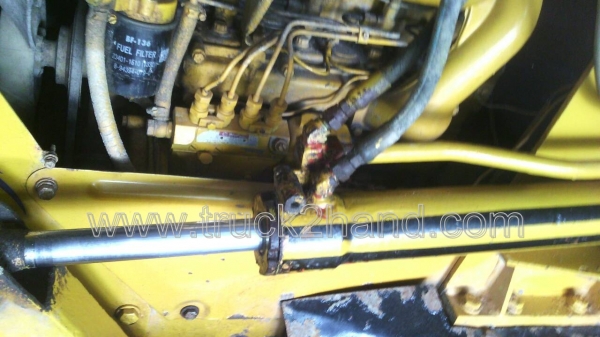 รถแทรคเตอร์ ตีนตะขาบ ยี่ห้อ KOMATSU D2 รุ่น 5 มี2คัน รถแทรคเตอร์ ตีนตะขาบ ยี่ห้อ KOMATSU D2 รุ่น 5 มี2คัน