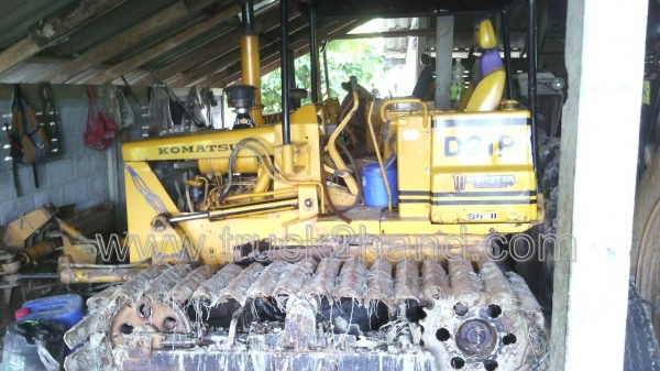 รถแทรคเตอร์ ตีนตะขาบ ยี่ห้อ KOMATSU D2 รุ่น 5 มี2คัน รถแทรคเตอร์ ตีนตะขาบ ยี่ห้อ KOMATSU D2 รุ่น 5 มี2คัน