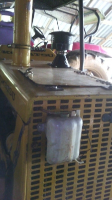 รถแทรคเตอร์ ตีนตะขาบ ยี่ห้อ KOMATSU D2 รุ่น 5 มี2คัน รถแทรคเตอร์ ตีนตะขาบ ยี่ห้อ KOMATSU D2 รุ่น 5 มี2คัน