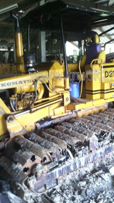 รถแทรคเตอร์ ตีนตะขาบ ยี่ห้อ KOMATSU D2 รุ่น 5 มี2คัน รถแทรคเตอร์ ตีนตะขาบ ยี่ห้อ KOMATSU D2 รุ่น 5 มี2คัน