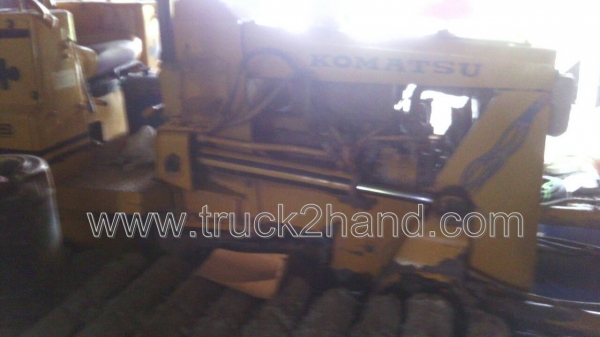 รถแทรคเตอร์ ตีนตะขาบ ยี่ห้อ KOMATSU D2 รุ่น 5 มี2คัน รถแทรคเตอร์ ตีนตะขาบ ยี่ห้อ KOMATSU D2 รุ่น 5 มี2คัน