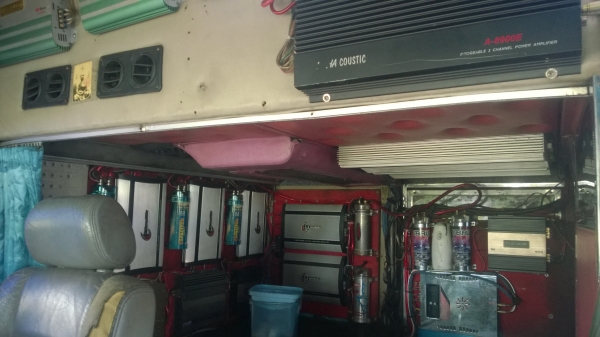 รถบัส2 ชั้น ดาวน์ 400,000 ผ่อนเดือนละ 25,000