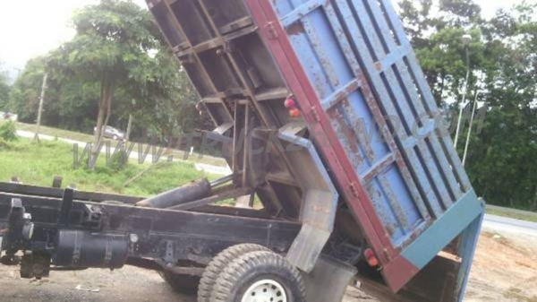 รถบรรทุก 6 ล้อดัมพ์ ISUZU NQR ปีจดทะเบียน 2548 รถบรรทุก 6 ล้อดัมพ์ ISUZU NQR ปีจดทะเบียน 2548