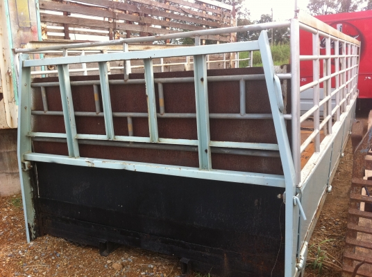 กระบะคาร์โก้ แผงเหล็ก ยกลงจาก ISUZU FRR ขนาด 0.80 X 5.80 X 2.15 เมตร