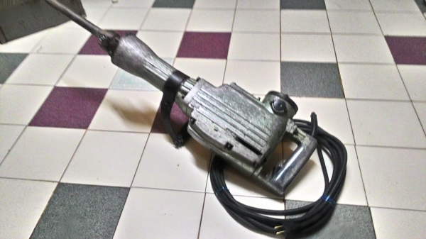 ขายเครื่องงสกัดคอนกรีตแย็กตัวใหญ่ยี่ห้อ HITACHI รุ่นPH65Aของแท้ๆสภาพพร้อมใช้งานเลยครับ