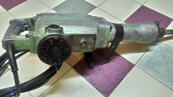 ขายเครื่องงสกัดคอนกรีตแย็กตัวใหญ่ยี่ห้อ HITACHI รุ่นPH65Aของแท้ๆสภาพพร้อมใช้งานเลยครับ ขายเครื่องงสกัดคอนกรีตแย็กตัวใหญ่ยี่ห้อ HITACHI รุ่นPH65Aของแท้ๆสภาพพร้อมใช้งานเลยครับ