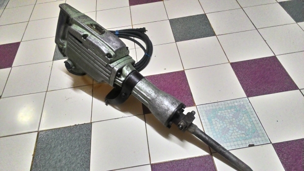 ขายเครื่องงสกัดคอนกรีตแย็กตัวใหญ่ยี่ห้อ HITACHI รุ่นPH65Aของแท้ๆสภาพพร้อมใช้งานเลยครับ ขายเครื่องงสกัดคอนกรีตแย็กตัวใหญ่ยี่ห้อ HITACHI รุ่นPH65Aของแท้ๆสภาพพร้อมใช้งานเลยครับ