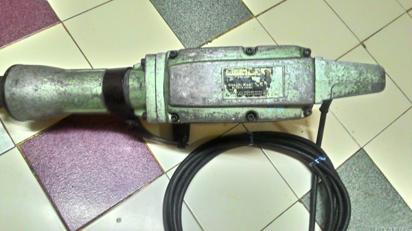 ขายเครื่องงสกัดคอนกรีตแย็กตัวใหญ่ยี่ห้อ HITACHI รุ่นPH65Aของแท้ๆสภาพพร้อมใช้งานเลยครับ ขายเครื่องงสกัดคอนกรีตแย็กตัวใหญ่ยี่ห้อ HITACHI รุ่นPH65Aของแท้ๆสภาพพร้อมใช้งานเลยครับ