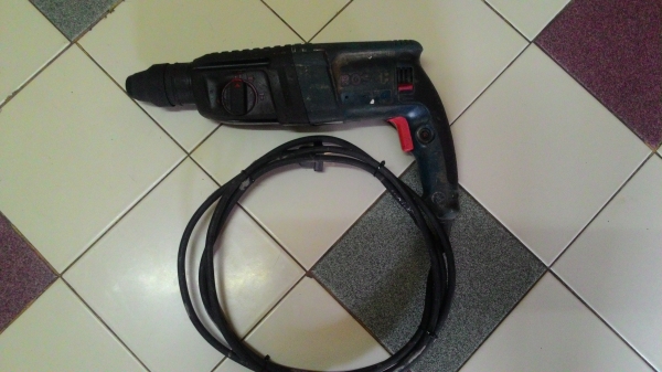 ขายสว่านโรตารี่3ระบบยี่ห้อBoschรุ่นGBH 2-26DREของแท้ๆพร้อมใช้งานครับ