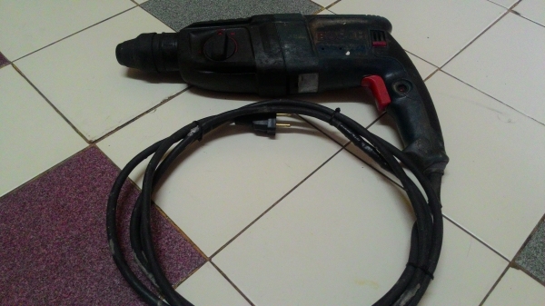 ขายสว่านโรตารี่3ระบบยี่ห้อBoschรุ่นGBH 2-26DREของแท้ๆพร้อมใช้งานครับ