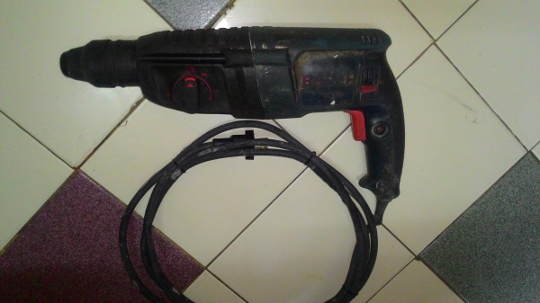 ขายสว่านโรตารี่3ระบบยี่ห้อBoschรุ่นGBH 2-26DREของแท้ๆพร้อมใช้งานครับ