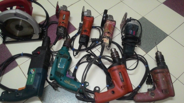 ขายเหมาเครื่องมือช่างชุดใหญ่มีหลายอย่างครับสภาพดีใช้งานได้ดีทุกตัว ขายเหมาเครื่องมือช่างชุดใหญ่มีหลายอย่างครับสภาพดีใช้งานได้ดีทุกตัว