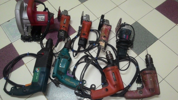 ขายเหมาเครื่องมือช่างชุดใหญ่มีหลายอย่างครับสภาพดีใช้งานได้ดีทุกตัว