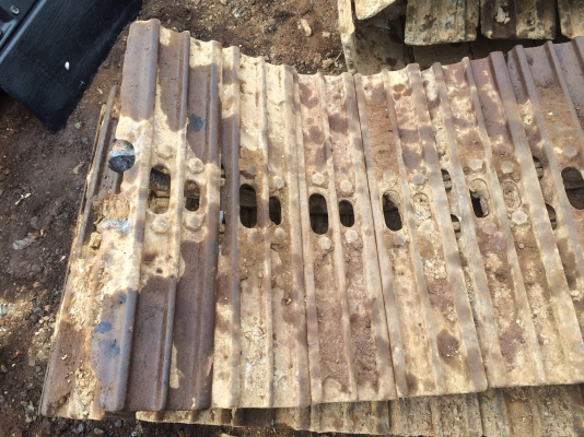 ขายด่วนโซ่แผ่น 80 ถอดลงมาจาก komatsu pc 200-5