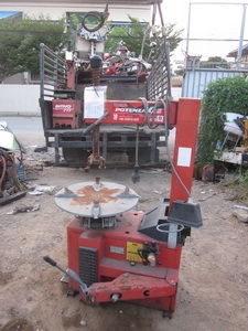 ขาย - เครื่องถอดยางอีกตัวครับ มือสองเก่านอก G.82E ราคาเพียง 29,000 บาท เส้นผ่านศูนย์กลาง 23 นิ้วครับ