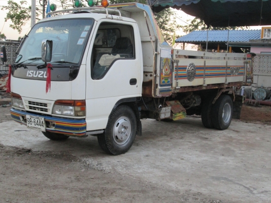ISUZU-NKR.6ล้อ.ดั้ม.เครื่อง120ฝาขาวสภาพสวยมากพร้อมใช้..