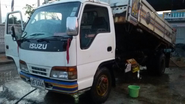 ISUZU-NKR.6ล้อ.ดั้ม.เครื่อง120ฝาขาวสภาพสวยมากพร้อมใช้..