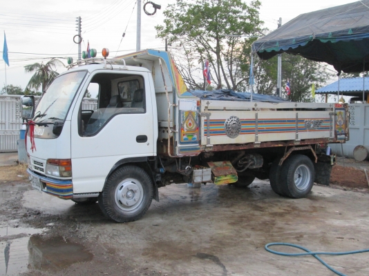 ISUZU-NKR.6ล้อ.ดั้ม.เครื่อง120ฝาขาวสภาพสวยมากพร้อมใช้..