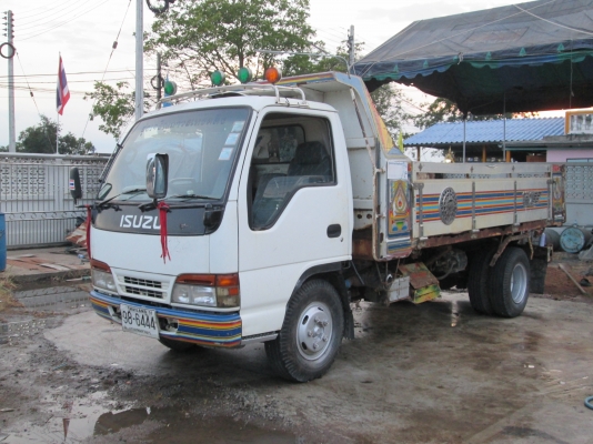 ISUZU-NKR.6ล้อ.ดั้ม.เครื่อง120ฝาขาวสภาพสวยมากพร้อมใช้..