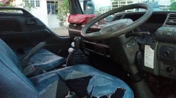 ISUZU-NKR.6ล้อ.ดั้ม.เครื่อง120ฝาขาวสภาพสวยมากพร้อมใช้..