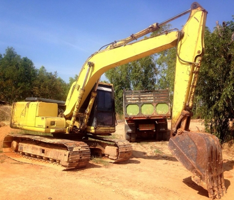 ***ขายแล้วครับขอบคุณ Truck2hand ขายแบคโฮ KOMATSU PC120-6 Japan Original S.No.46227ไฟฟ้าตัดมอเตอร์คันเร่ง เครื่องเดิม ปั้มเดิม เครื่องKOMATSU S4D95L-85HP 4สูบ เครื่องดี แรงดี แน่น ปั้มดี แรง ทำงานดี เร็ว บูมอาร์มสวยไม่ปะไม่ดาม บุ้งกี๋ดียังหนา เอวดีแน่นดี ไ