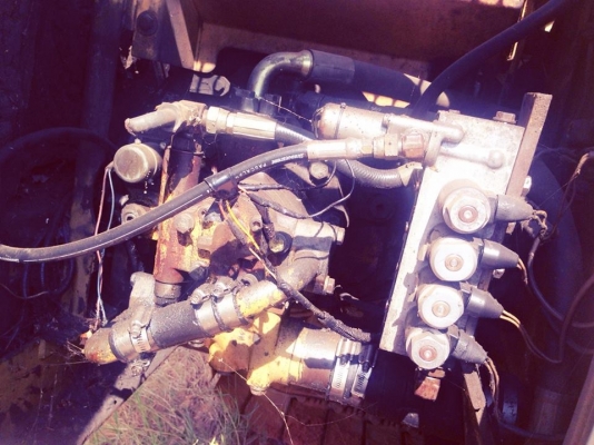 ***ขายแล้วครับขอบคุณ Truck2hand ขายแบคโฮ KOMATSU PC120-6 Japan Original S.No.46227ไฟฟ้าตัดมอเตอร์คันเร่ง เครื่องเดิม ปั้มเดิม เครื่องKOMATSU S4D95L-85HP 4สูบ เครื่องดี แรงดี แน่น ปั้มดี แรง ทำงานดี เร็ว บูมอาร์มสวยไม่ปะไม่ดาม บุ้งกี๋ดียังหนา เอวดีแน่นดี ไ