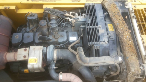 ขาด่วนครับ แม็คโคร KOMATSU200/7 C 78720 ใช้งาน 9XXX ชม. รถ สวย ครับ พร้อม ใช้งาน ครับ