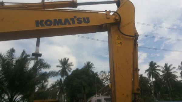 ขาด่วนครับ แม็คโคร KOMATSU200/7 C 78720 ใช้งาน 9XXX ชม. รถ สวย ครับ พร้อม ใช้งาน ครับ