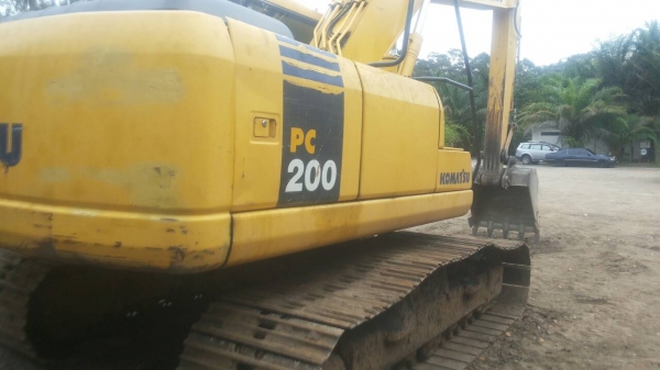 ขาด่วนครับ แม็คโคร KOMATSU200/7 C 78720 ใช้งาน 9XXX ชม. รถ สวย ครับ พร้อม ใช้งาน ครับ