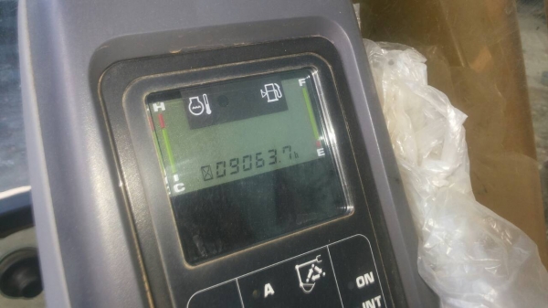 ขาด่วนครับ แม็คโคร KOMATSU200/7 C 78720 ใช้งาน 9XXX ชม. รถ สวย ครับ พร้อม ใช้งาน ครับ