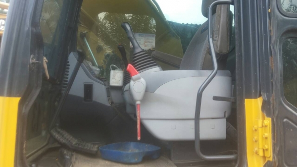 ขาด่วนครับ แม็คโคร KOMATSU200/7 C 78720 ใช้งาน 9XXX ชม. รถ สวย ครับ พร้อม ใช้งาน ครับ