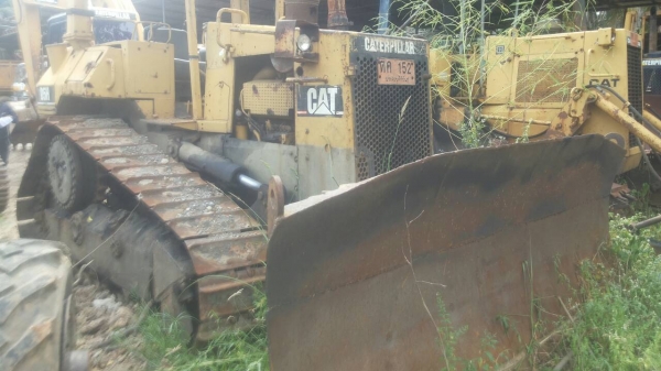 ขายด่วนครับงานเหมาครับ แทร็กเตอร์ D5H 2 คัน กับ D6H 1 คัน ขายแบบถูกครับ