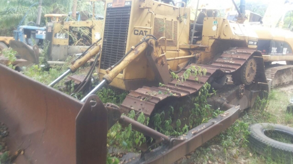 ขายด่วนครับงานเหมาครับ แทร็กเตอร์ D5H 2 คัน กับ D6H 1 คัน ขายแบบถูกครับ