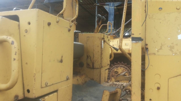 ขายด่วนครับงานเหมาครับ แทร็กเตอร์ D5H 2 คัน กับ D6H 1 คัน ขายแบบถูกครับ