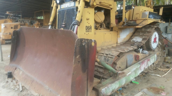 ขายด่วนครับงานเหมาครับ แทร็กเตอร์ D5H 2 คัน กับ D6H 1 คัน ขายแบบถูกครับ