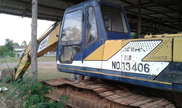 ขายรถแบคโฮ KOBELCO MARK 3 สภาพเดิมๆเอกสารทะเบียนเครื่องดีปั้มดีโซ่หนาเอวแน่นทำงานดีไม่มีโหลด