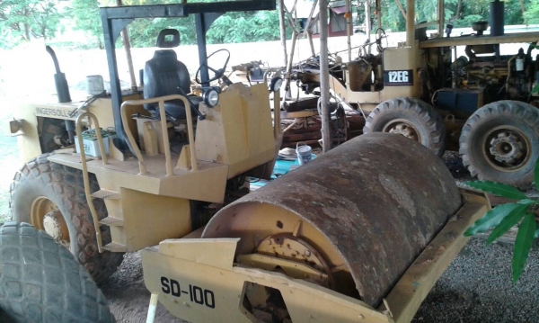 ขายรถบด สั่น INGERSOLLAND เพลาเดียวสภาพพร้อมใช้เอกสารใบสัญญาซื้อขาย