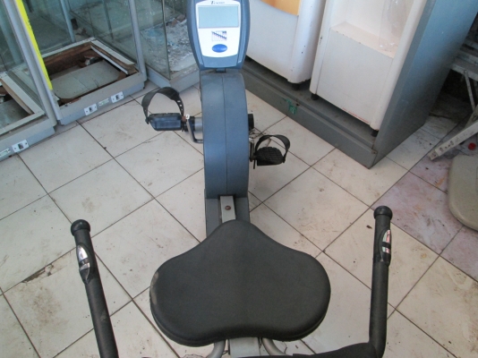 กีฬาๆเป็นยาวิเศษ  ออกกำลังกายตามรูป  สารพัดประโยชน์ครับ