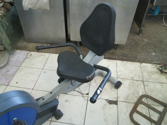 กีฬาๆเป็นยาวิเศษ  ออกกำลังกายตามรูป  สารพัดประโยชน์ครับ