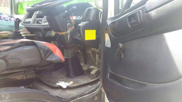 รถฮีโน่  6  ล้อ ไม่ดั้ม 150 แรงม้า. ปี 54  สนใจติดต่อ  081 - 6079515