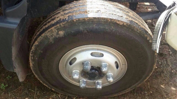 รถฮีโน่  6  ล้อ ไม่ดั้ม 150 แรงม้า. ปี 54  สนใจติดต่อ  081 - 6079515