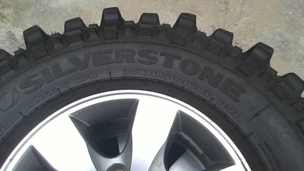ขายยางตะขาบ 35 X 10.5 R16 Silver Stone ปี 11 พร้อมล้อ