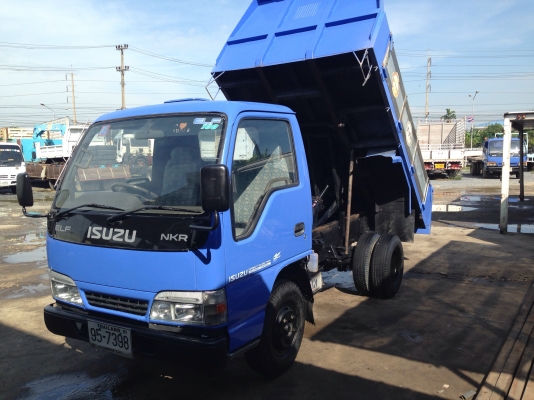 6ล้อดั้มเล็กอีซูซุNKR/100HP(รถห้าง)