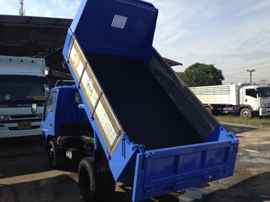 6ล้อดั้มเล็กอีซูซุNKR/100HP(รถห้าง)