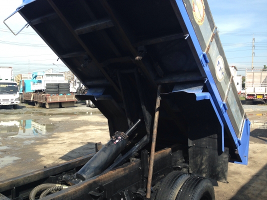 6ล้อดั้มเล็กอีซูซุNKR/100HP(รถห้าง)