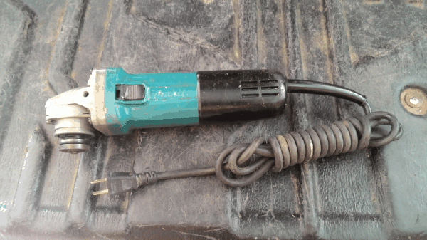 ขายหินเจียร 4นิ้ว Makita 9556HN 840W. 11000/min.