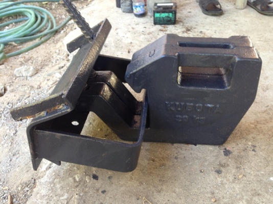 เวท หน้ารถไถ พร้อมอุปกรณ์ติดตั้ง น้ำหนัก 44 กก. ใส่รถไถคูโบต้า 45, 47 แรง